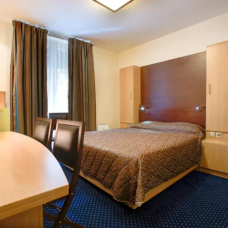 Hotel Terminus Montparnasse 3*