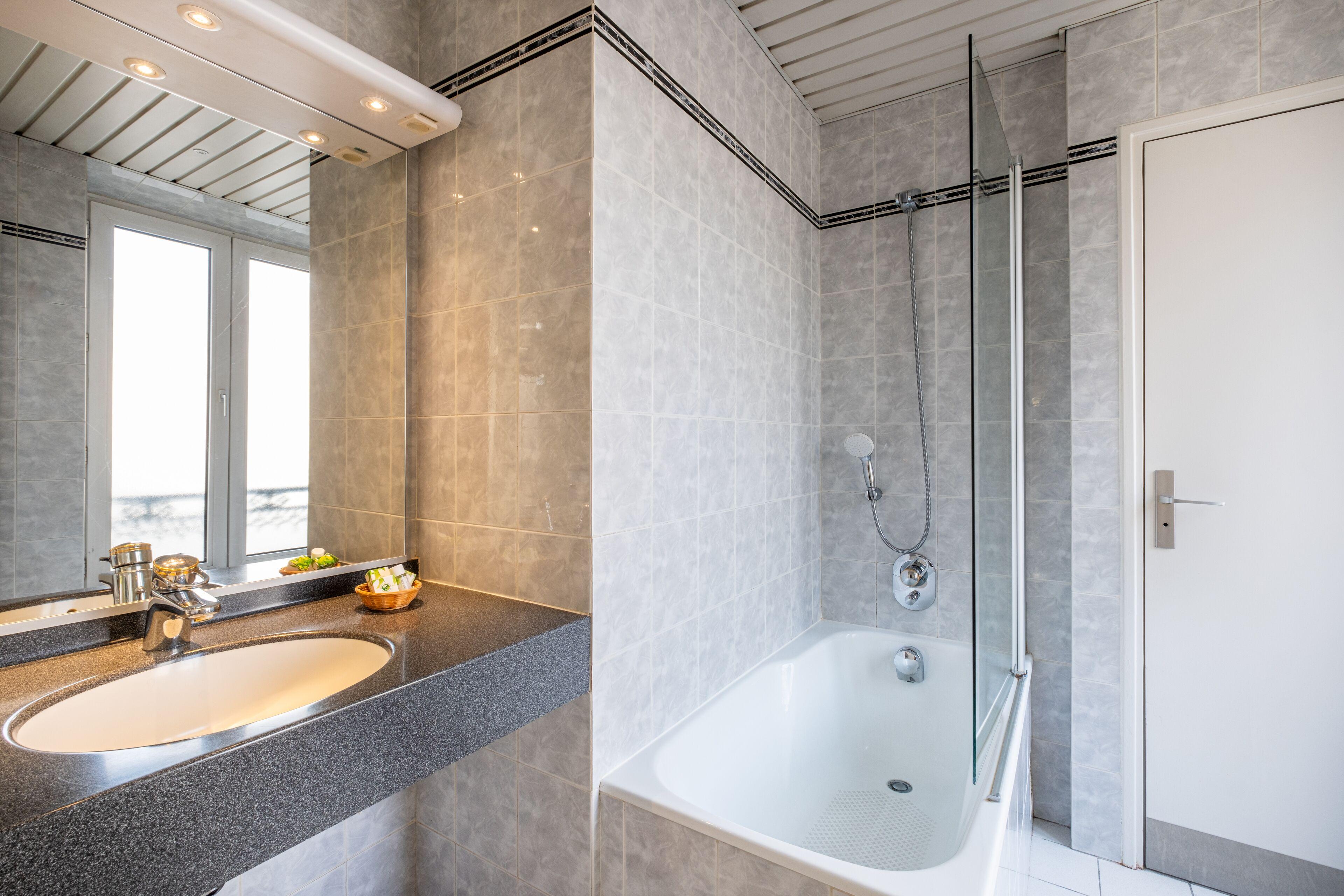 Terminus Montparnasse 3* Paris